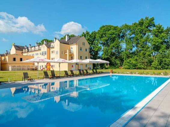 hotel_galant_lednice_bazen_09.jpg
