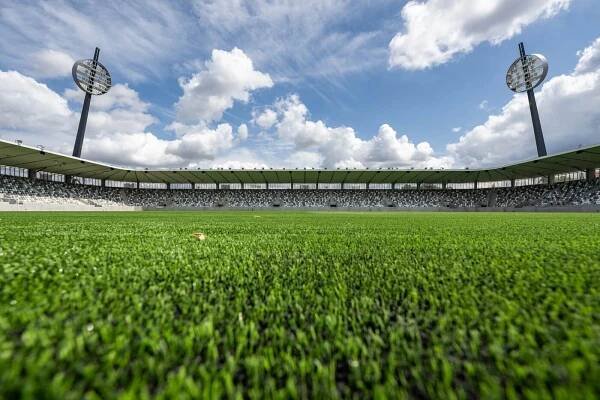 Stadion FC Hradec: Malšovická aréna, ikonická lízátka v novém