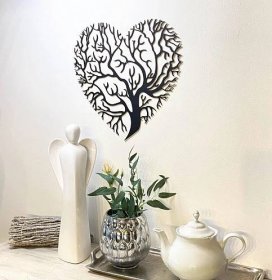 Dřevěná dekorace na zeď 35x35 cm -  strom ve tvaru srdce