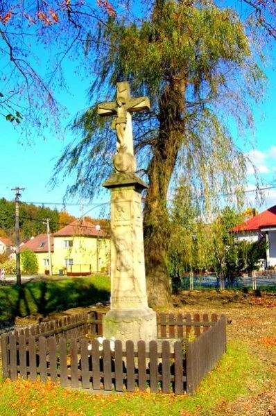 Rokytnice, pískovcový kříž před kaplí - cross, AD 1861
