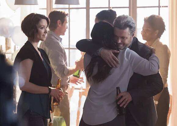 Chyler Leigh, Carlos Bernard - Supergirl - Far from the Tree - Z filmu