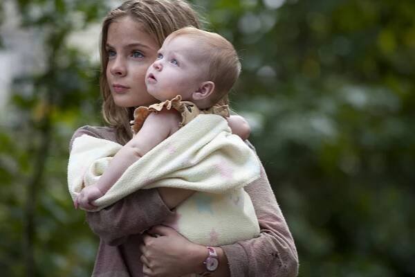 Živí mrtví - V háji - Z filmu - Brighton Sharbino