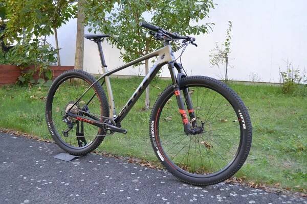 Scott Scale 910 (L) 10,7 kg - poškození za 1 000 Kč