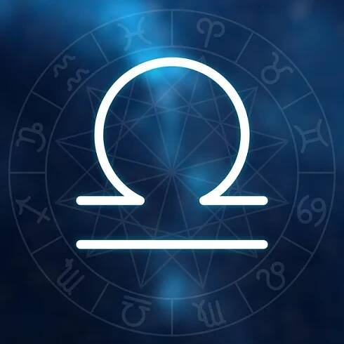 Znamení zvěrokruhu - váhy. Bílé tenké jednoduché linie astrologický symbol na pozadí rozmazané abstraktní prostor s astrologie chart. — Stock obrázek