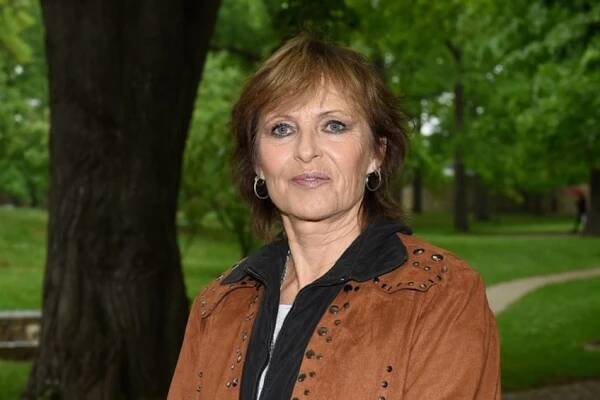 Olga Matušková se vrátila do Čech. Zamířila k hrobu Waldemara Matušky se současným manželem, jeho nejlepším kamarádem - OnlyU