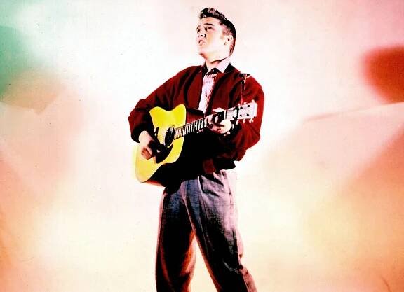 Hudební milníky: Drzý a energický Elvis Presley způsobil svým rock'n'rollem kulturní šok - Expres FM