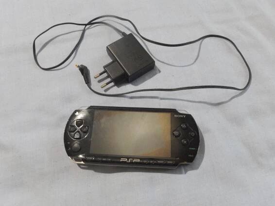 *** SONY Playstation portable + jedna hra  - Počítače a hry