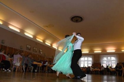Ples seniorů: Předtančení v Trmicích zajistil sportovní taneční klub Gebert