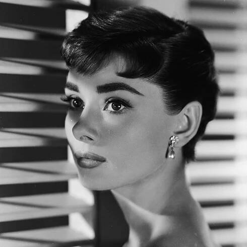 How To Create Audrey Hepburn’s Signature Cat-Eye Flick