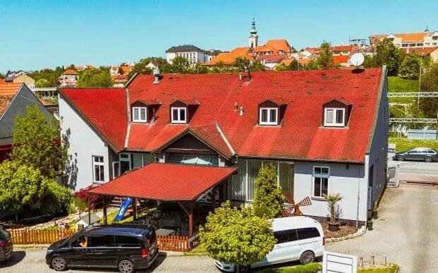 Travelking.cz: Uherský Brod blízko zámků v Hotel &.. - Skrz.cz