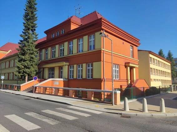 Základní škola JIH, Mariánské Lázně, Komenského 459 foto 4