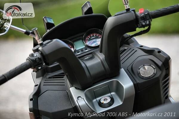 Kymco MyRoad 700i ABS | Motorkáři.cz
