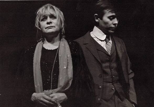 7 Cesta. Edmund Tyrone / Eugene O'Neill: CESTA DLOUHÉHO DNE DO NOCI / režie Ladislav Smoček, 1978
S Jiřinou Třebickou
Foto Miroslav Pokorný
