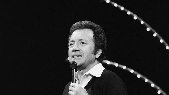 Vic Damone, Who Crooned His Way to Postwar Popularity, Dies at 89