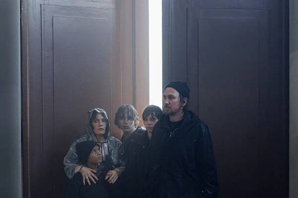 Elyas Eldridge, Nicolette Krebitz, Julius Gause, Elke Biesendorfer, Lars Eidinger - Das Licht - Z filmu