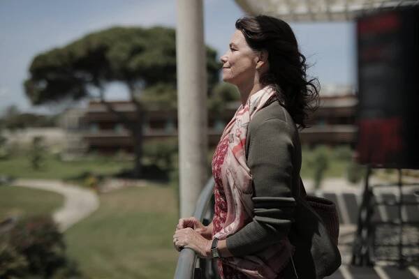 Ein Tisch in der Provence - Ein Tisch in der Provence: Hoffnung auf Heilung (E02) (2020) | Galerie - Z epizody | ČSFD.cz