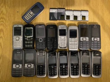 Mobilní telefony - 17 kusů, Nokia, jdou zapnout - Mobily a chytrá elektronika