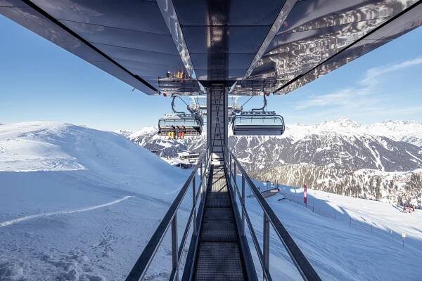 A chairlift in a mountain ski resort, supported by Mantis Ropeway Technologies