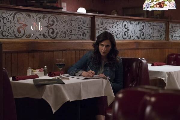 Casual - Polytropos - Z filmu - Michaela Watkins