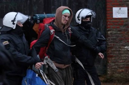 Aktivistku Gretu zadržela policie! Protestovala v Německu proti demolici vesnice