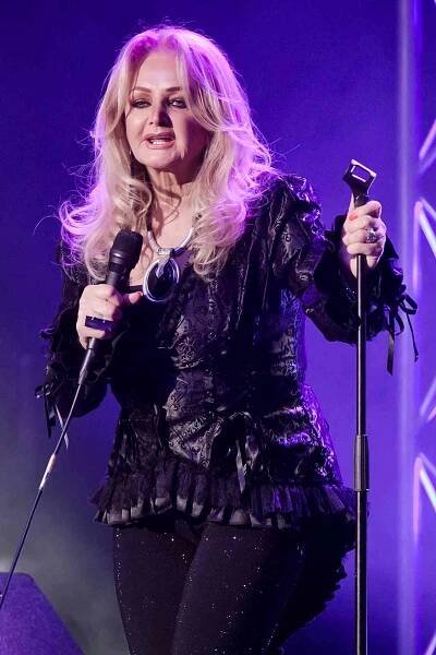 British singer Bonnie Tyler performs live on stage during a concert at the Admiralspalast on May 8, 2019 in Berlin, Germany.