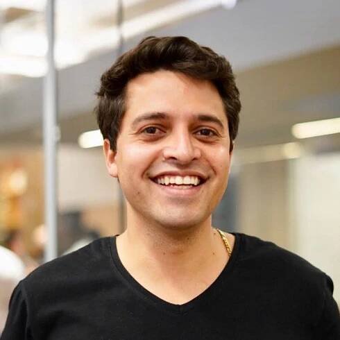 Andrés García gray scale