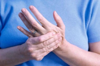 Proč bolí klouby prstů - souvislost s nemocemi a léčbou