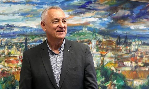 To, že lidi vyženeme do hypermarketů, nepomůže, říká hejtman Suchánek
