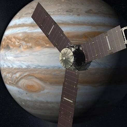 Sonda Juno se chystá na odvážný manévr u Jupiteru