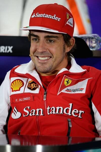 Alonso v trénincích formule 1 úspěšně vzdoroval Mercedesu