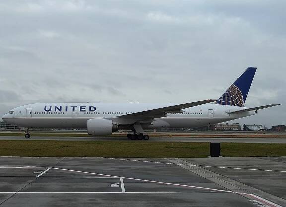 File:Boeing 777-200 (United AL) LHR (5383777850).jpg - Wikimedia Commons