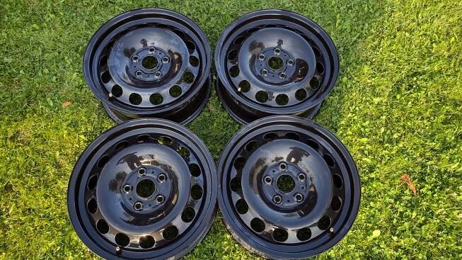 Prodám plechové disky R16 5x112 ET43 originál Škoda Karoq, VW T-Roc, Seat Ateca, Audi Q2. Disky jsou jako nové, cena za sadu je 2500 Kč. Platí do smazání. - InzerceTrinec.cz