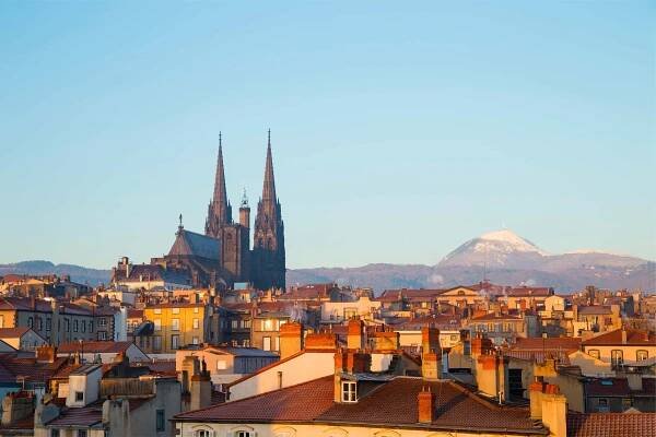 střešní pohled na puy de dome clermont ferrand auvergne - auvergne - stock snímky, obrázky a fotky