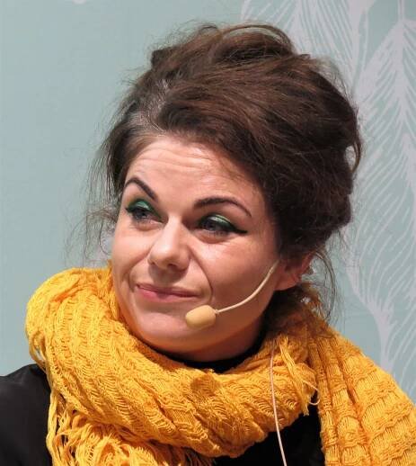 Soubor:Caitlin Moran 2019.jpg – Wikipedie
