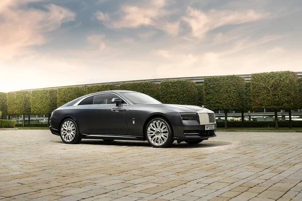 Za volantem elektrického Rolls-Royce. Spectre nešokuje čísly, přesto je výjimečný