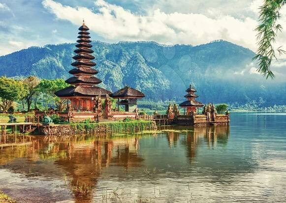 Puzzle Temple Ulun Danu, Bali Indonesia Educa