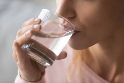 Pití vody na lačno má blahodárné účinky na zdraví. Je však třeba držet se jasných pravidel - AAzdraví.cz