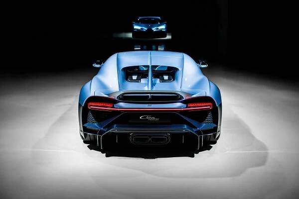 235 milionů na čtyřech kolech: Za unikátní Bugatti Chiron Profilée si nový majitel pěkně připlatil