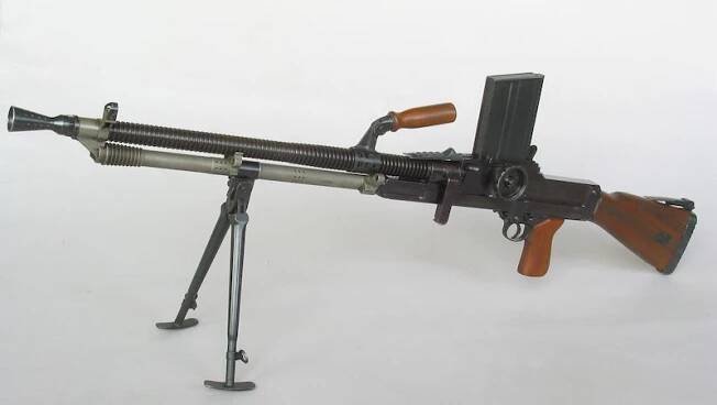 Vojenský historik: Unikátní zbraně si kvůli Evropské unii nezničíme