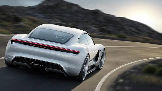 Vylepšený Porsche Taycan dojede ještě dále