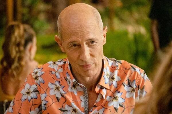 Jon Gries in The White Lotus Season 1 - Episode 4