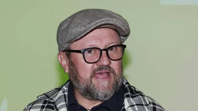 Jak bydlí Karel Zima z Jedné rodiny: Žije v obrovském bytě, který je součástí vily z 30. let - Médium.cz