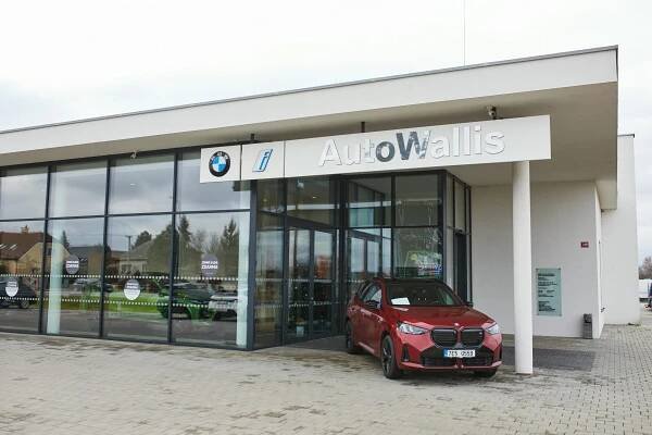 Showroom BMW AutoWallis Pardubice. - BMW AutoWallis - BMW Praha, BMW Hradec Králové - Březhrad a BMW Pardubice