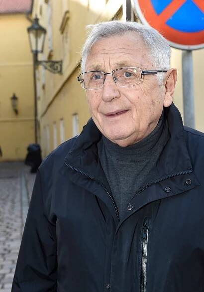 Menzel po operaci: Je šance, že se z toho dostane, tvrdí zdroj