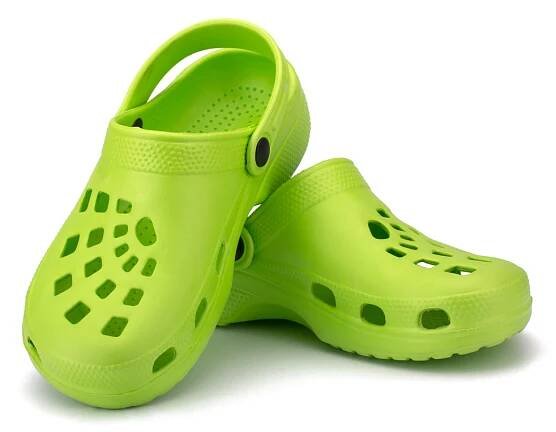 Nosíte rádi boty Crocs? Zbystřete! Mohou způsobit vážné problémy s nohou - WomanOnly