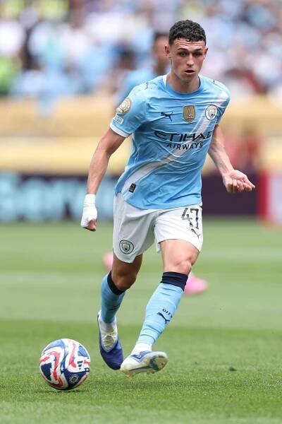 Phil Foden of Manchester City controlling the ball during a football match.