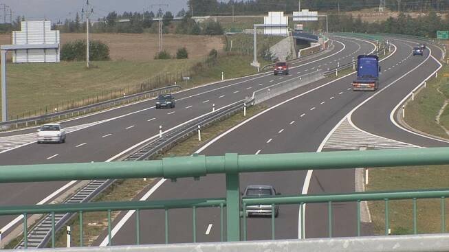 Prázdniny mohou znepříjemnit kolony. Silničáři budou opravovat cesty