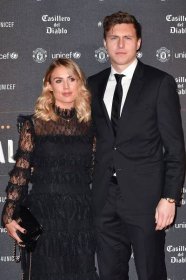 She is the wife of Manchester United defender Victor Lindelöf