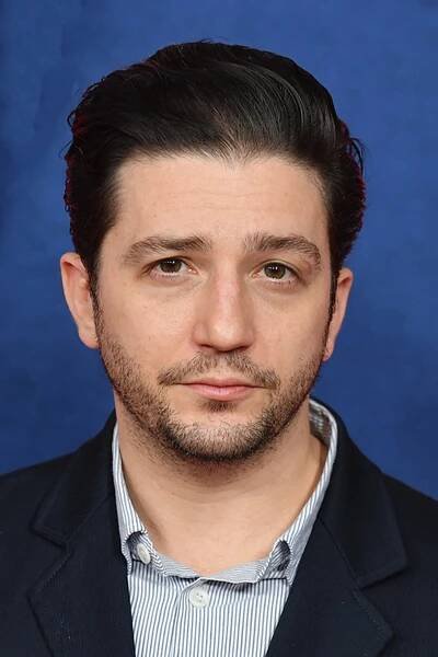 John Magaro herec