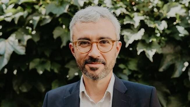 Nadační fond nezávislé žurnalistiky nově vede novinář David Klimeš